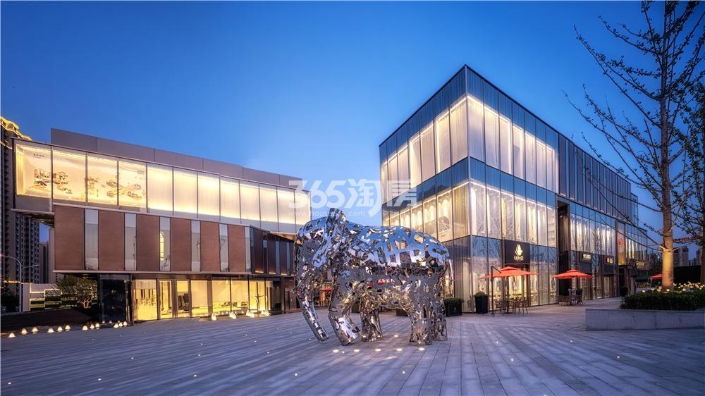昆仑御项目示范区外部广场夜景实景图（2021.2.2）