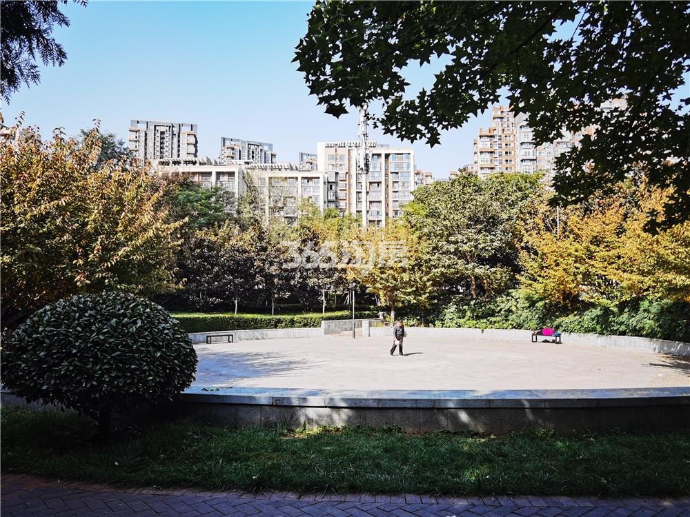 御锦城社区公园娱乐区实景图（2020.10.22）