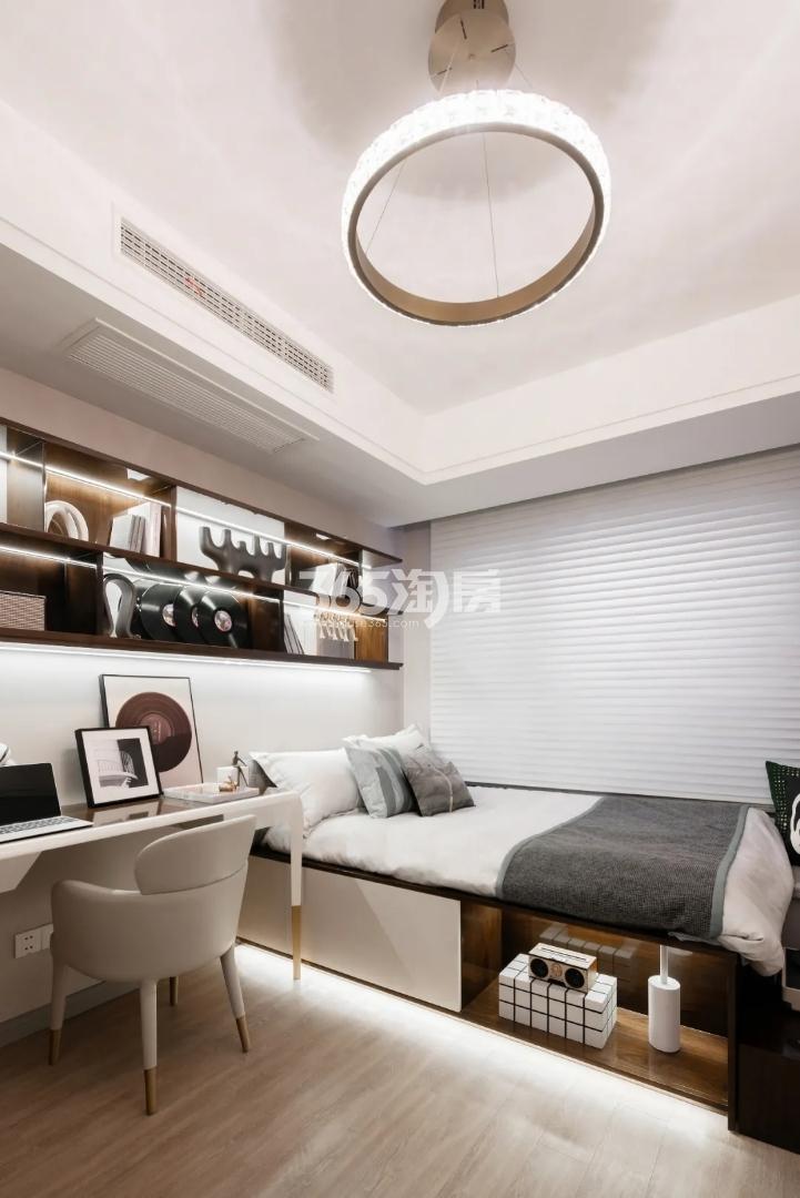 明月滨河113㎡户型书房样板间