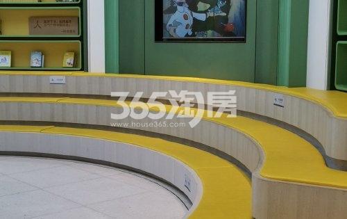 中海熙园售楼部休息区实景图（2021.10.9）