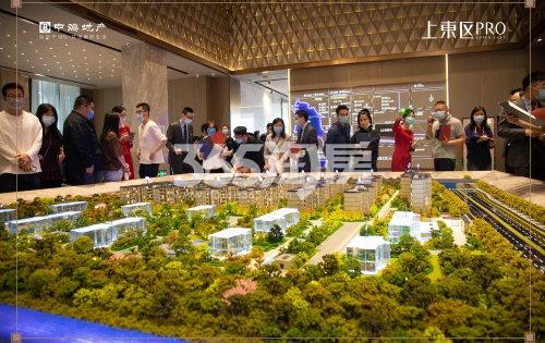 上东区PRO项目售楼处内人气实景