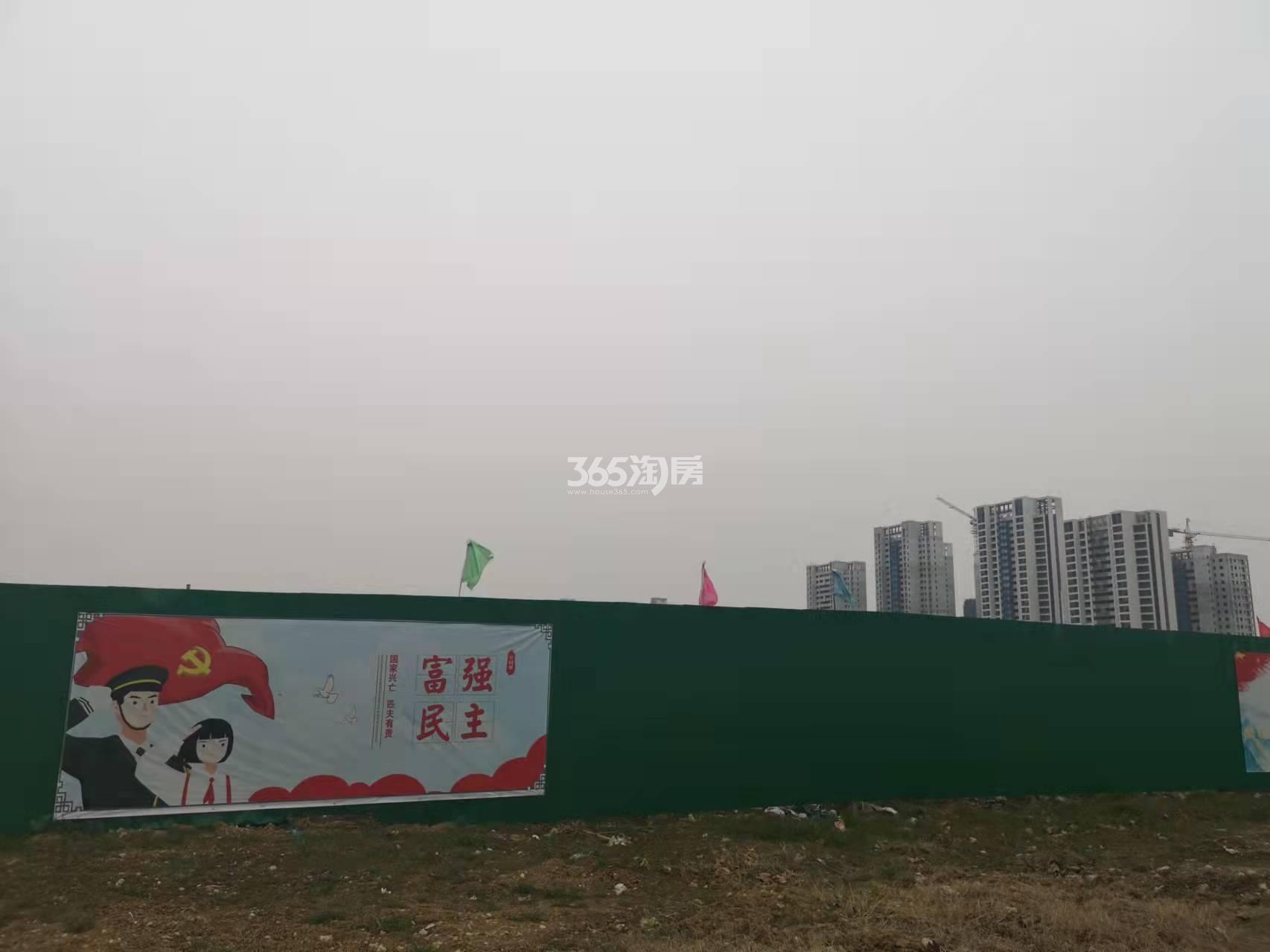 置地上玺项目围挡实景图（2022.2.22）