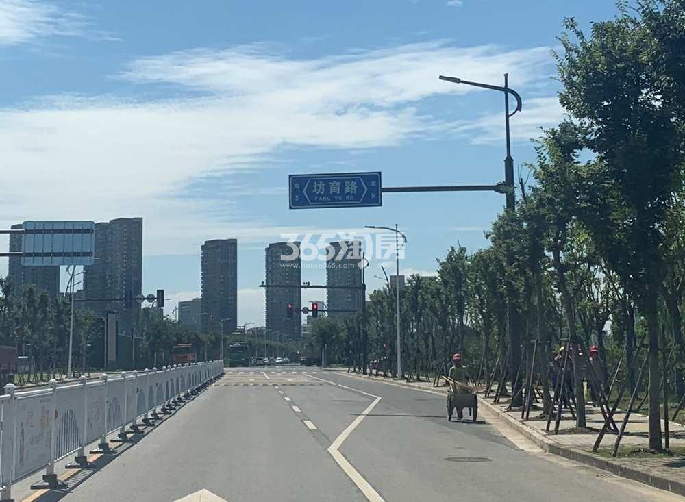 建发泊月湾周边配套——指路牌