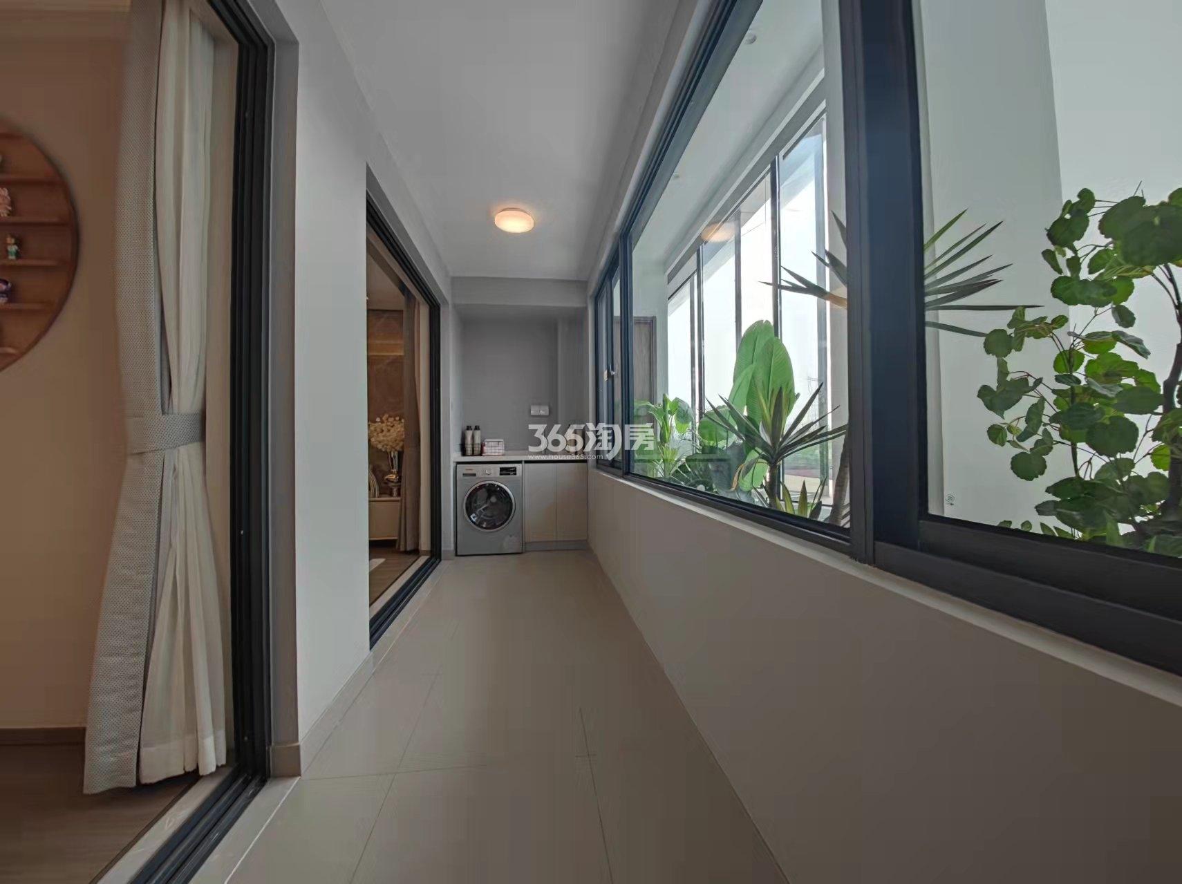 上宸云际建面约89㎡样板间阳台