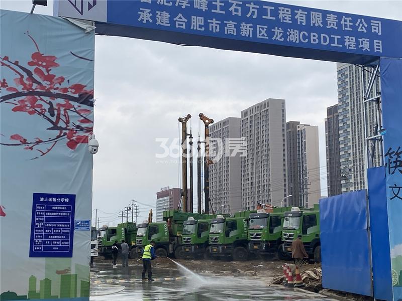 龙湖光年施工工地入口处实景图（2021.3.16）