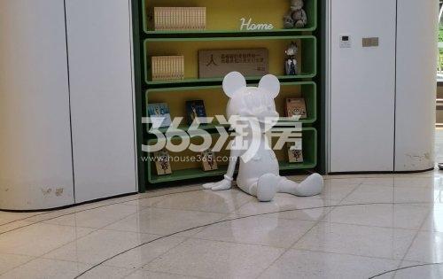 中海熙园售楼部雕塑实景图（2021.10.9）