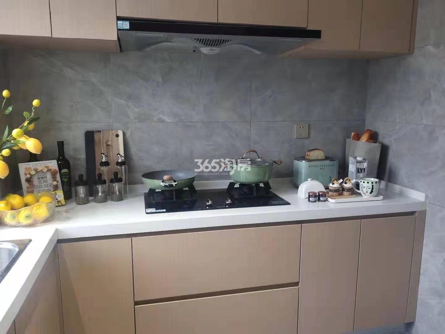 港龙旭辉城市江来96㎡户型样板间厨房