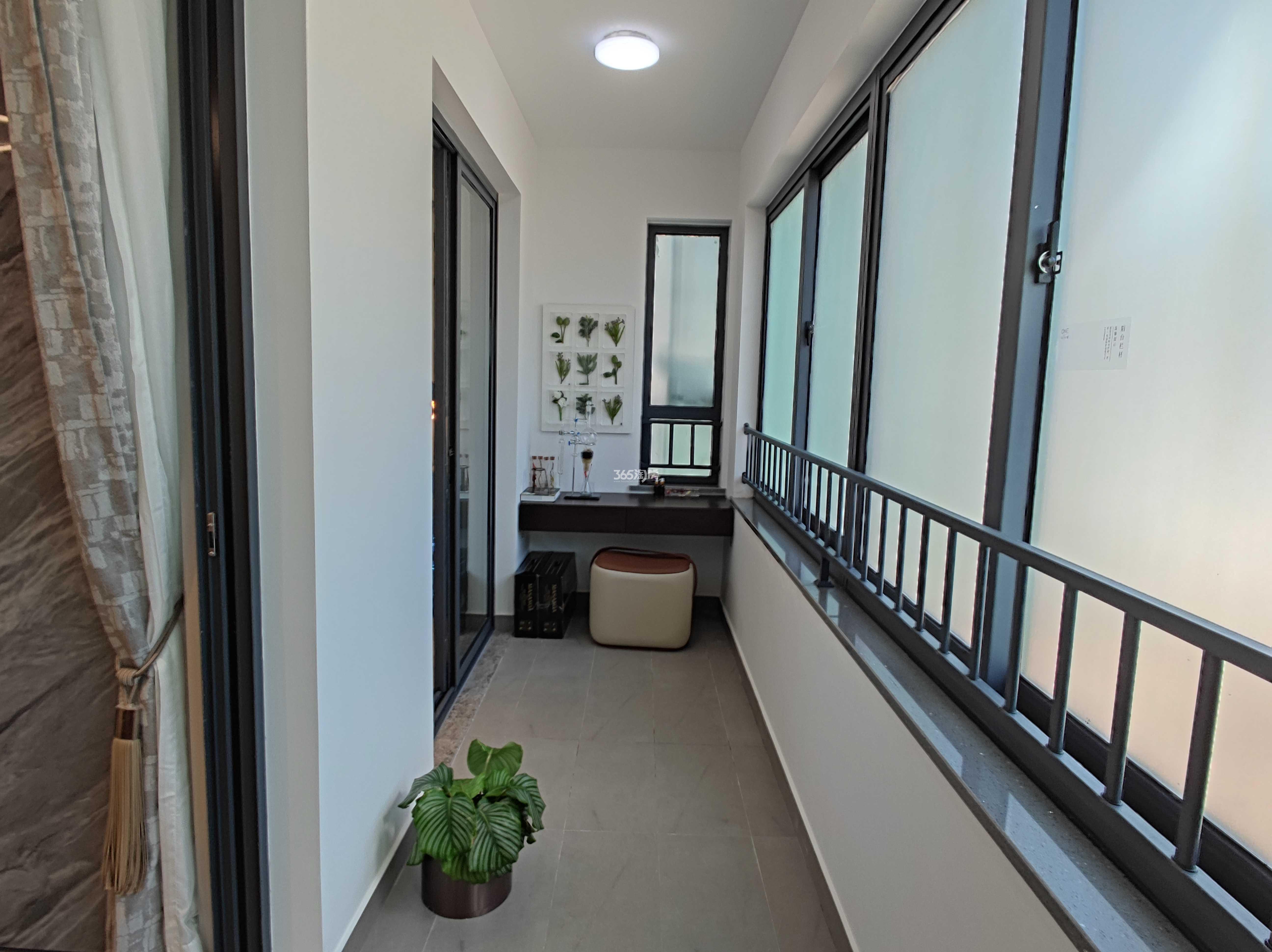 远洋万和方山望建面约108㎡B1样板间阳台