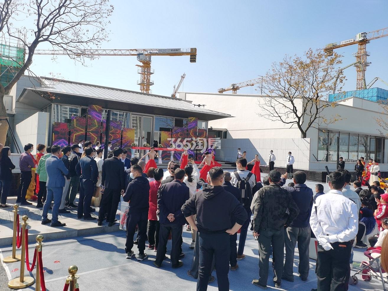 星河平江新著售楼处开放现场图