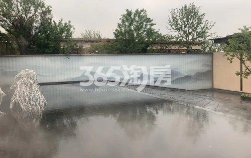 龙湖天境售楼部水墨画墙面实景图（2020.9.10）