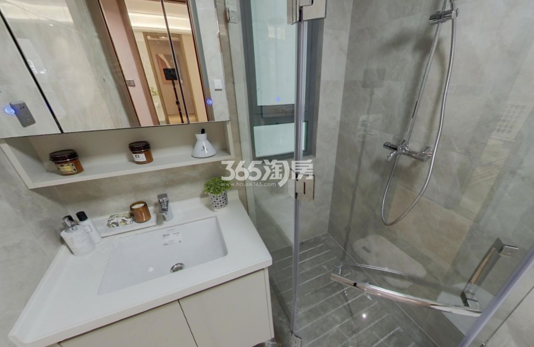 兴港和昌湖畔云栖130㎡户型样板间主卫
