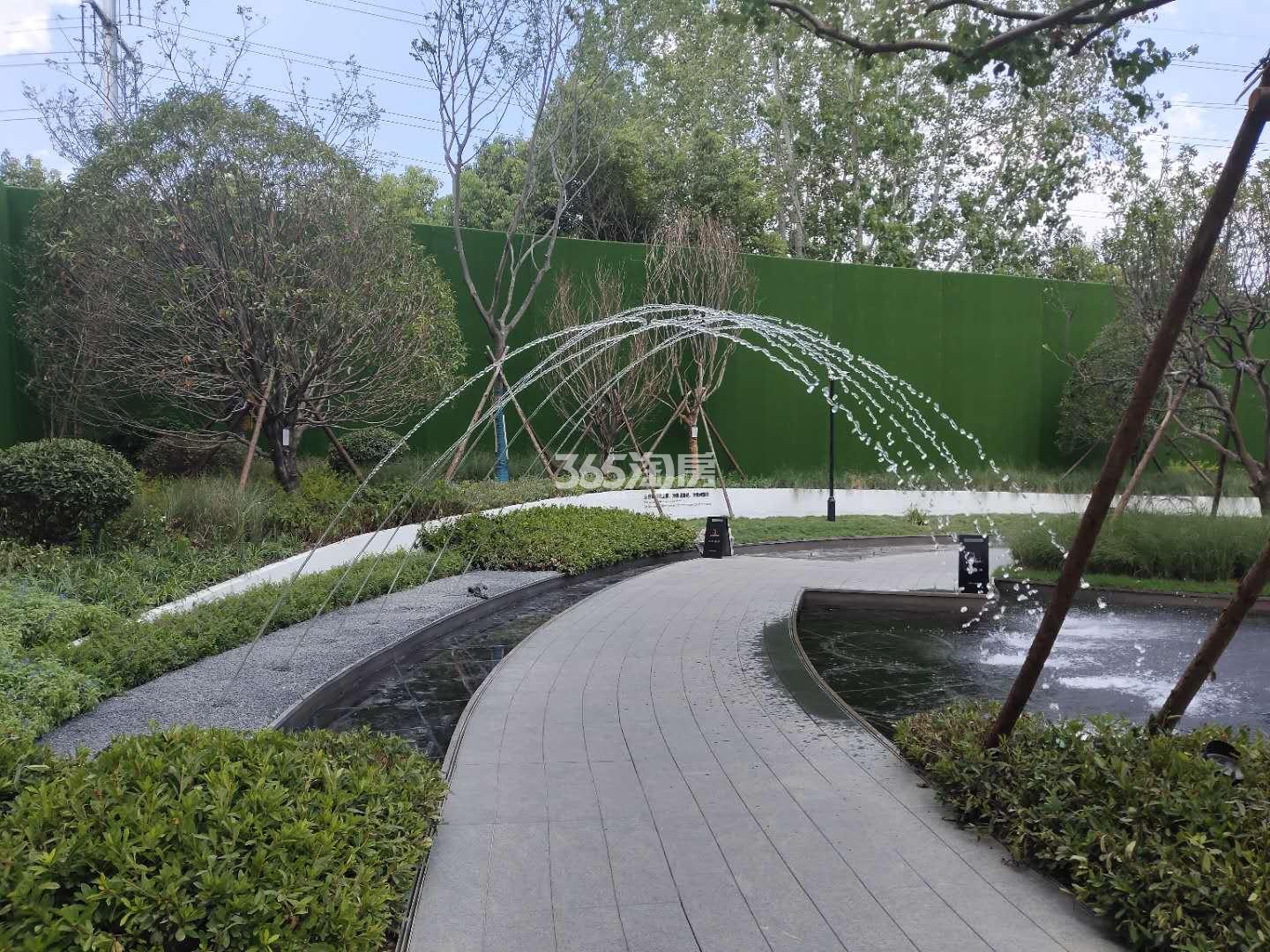 阅庐春晓示范区喷泉实景图（2020.9.22）