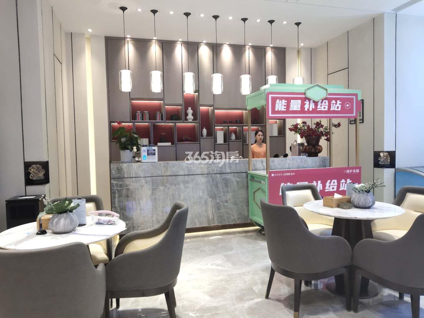 阅庐春晓售楼部休息区实景图（2020.9.22）