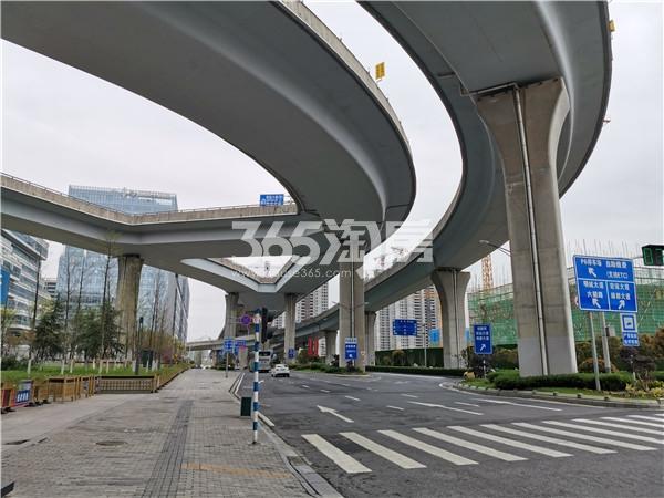 南京城际空间站（原绿地之窗）周边道路（江南路）实景图（9.23）