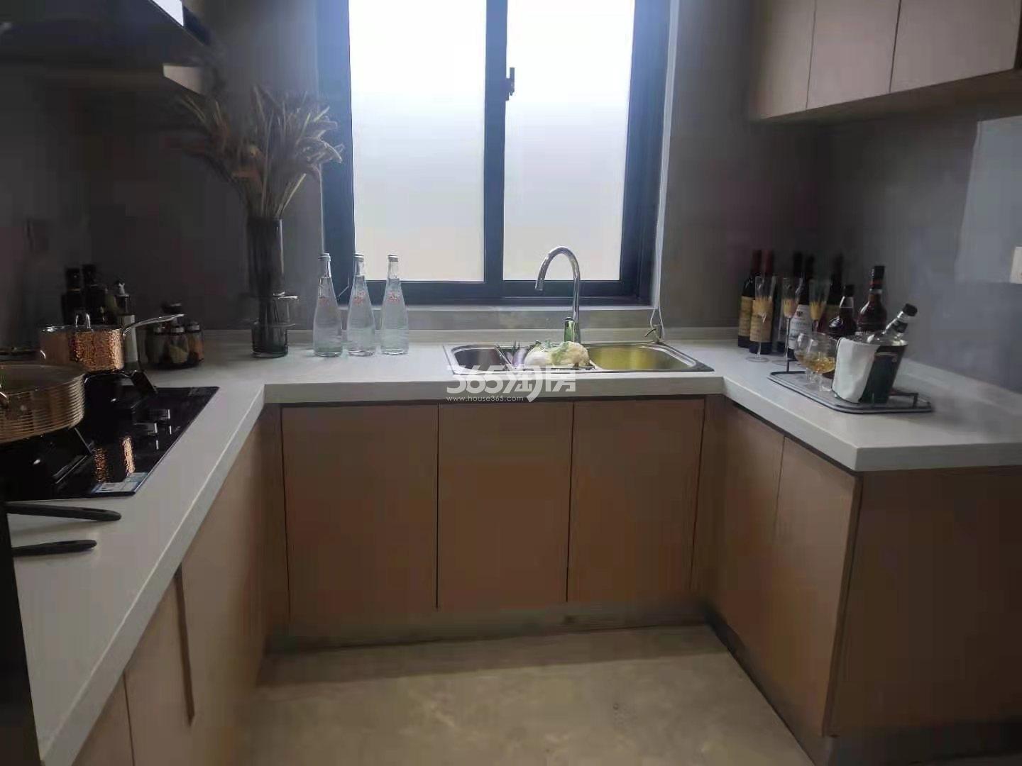 港龙旭辉城市江来111㎡户型样板间厨房