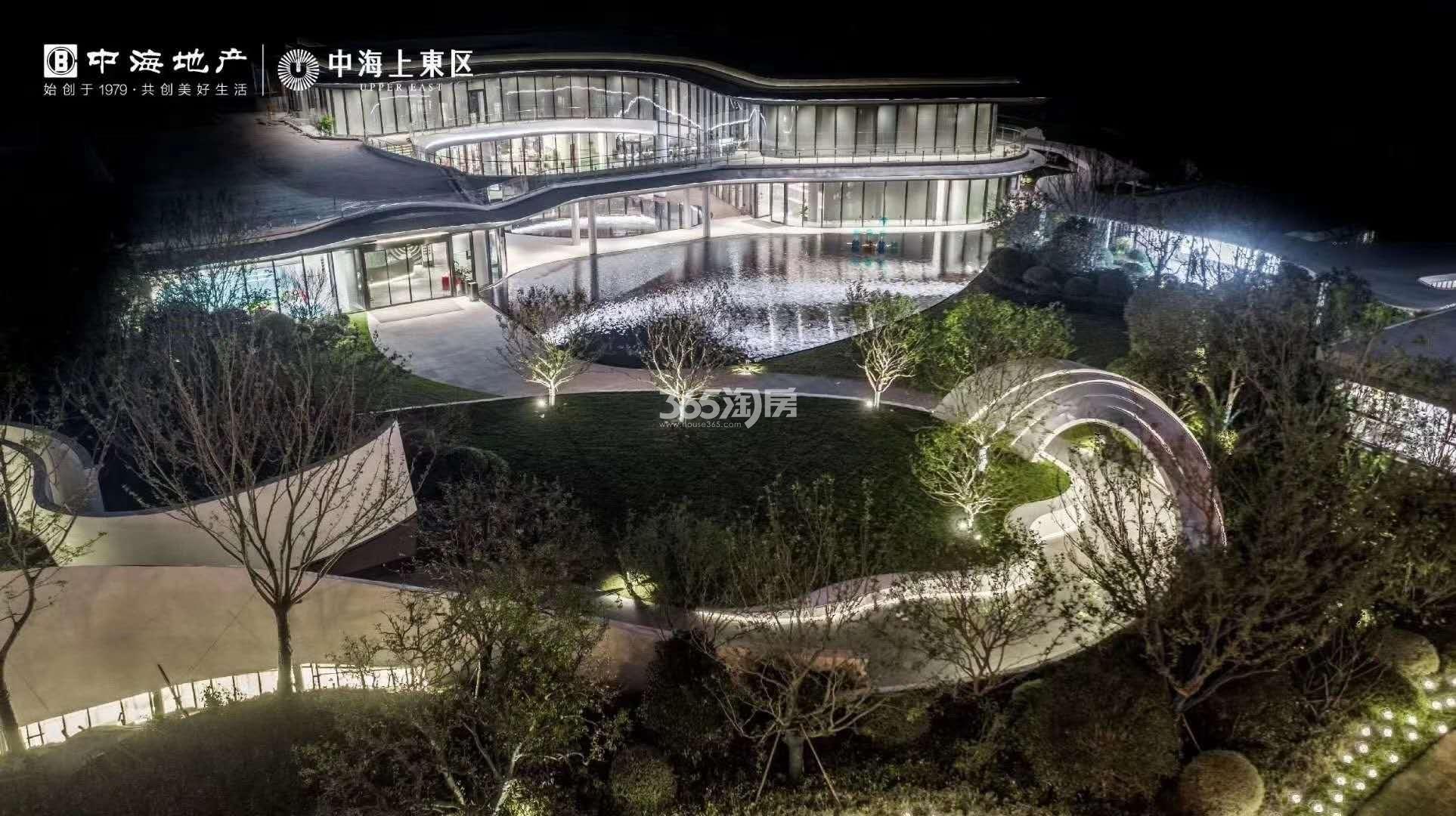 中海上东区售楼部夜景实景图（2020.10.13）