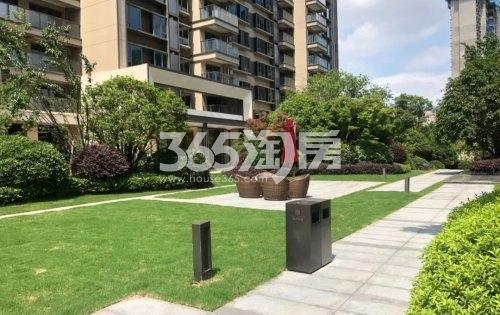 新力东园小区休闲区域实景图（2020.12.21）