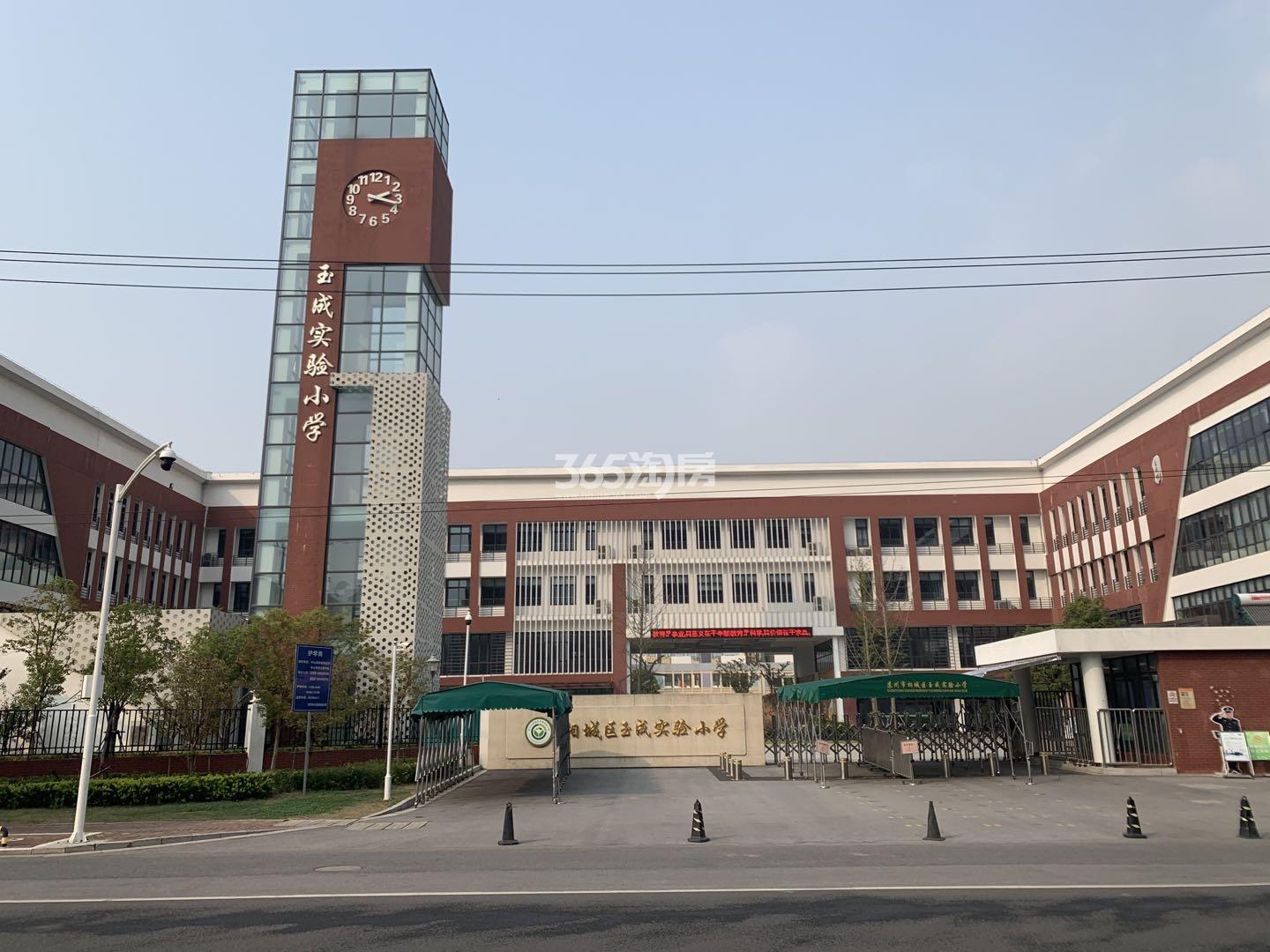 荷岸晓风周边配套实验小学