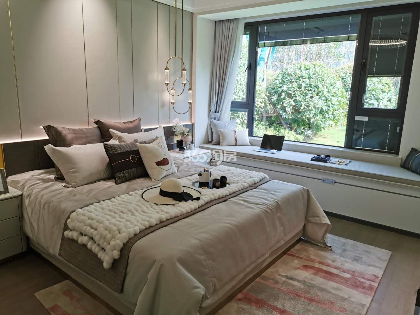 中海上东区128㎡样板间—主卧