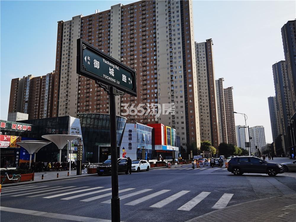 御锦城社区内道路实景图（2021.1.18）