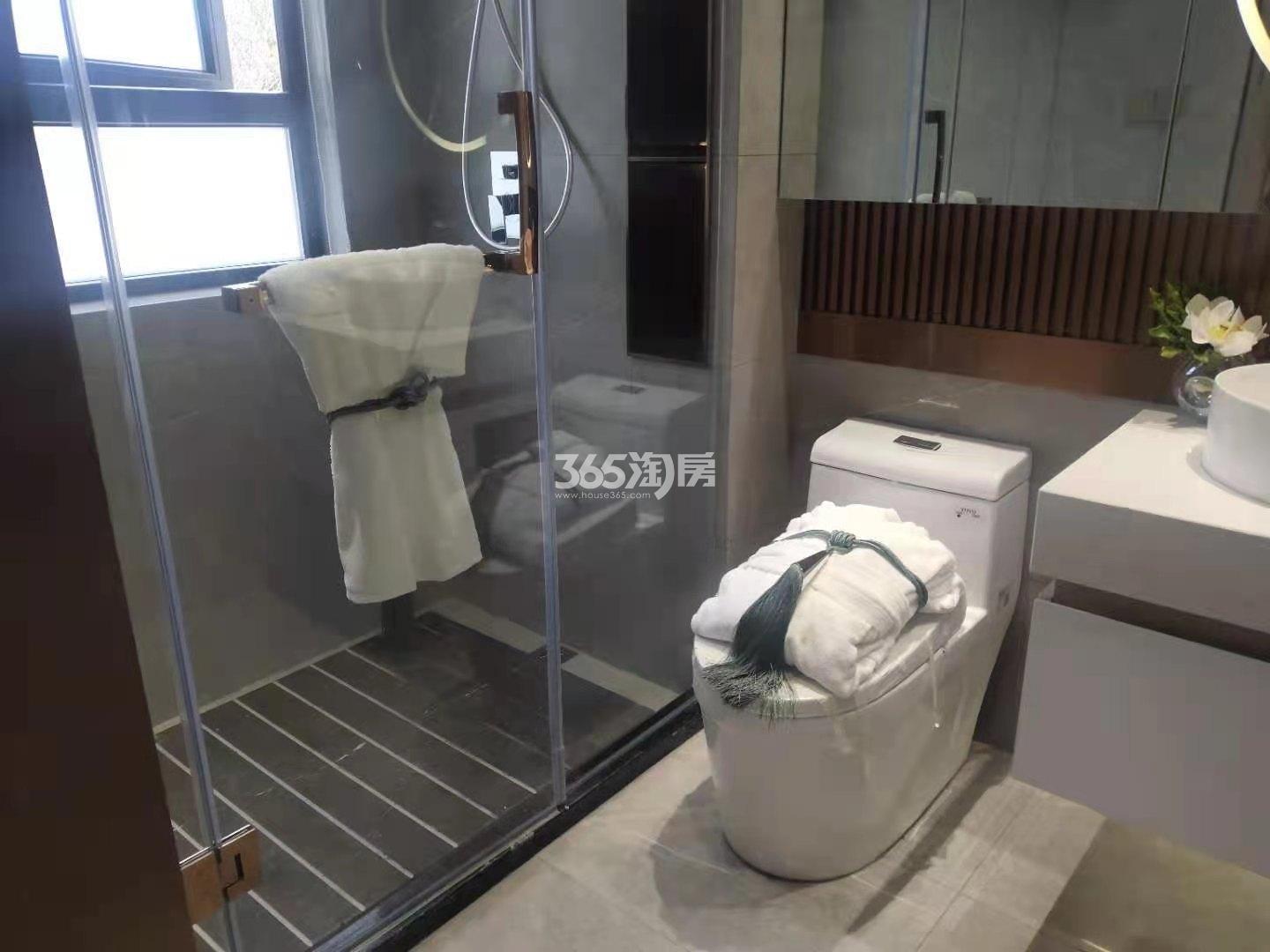 港龙旭辉城市江来96㎡户型样板间卫浴