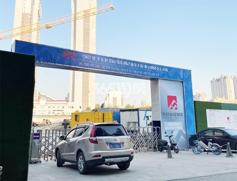 美好铂翠工地入口实景图（2021.3.22 摄）