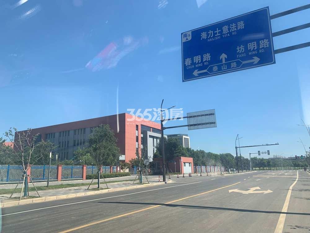 建发泊月湾周边配套——指路牌
