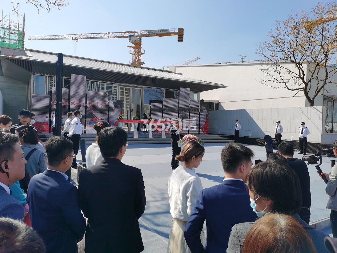 星河平江新著售楼处开放现场图