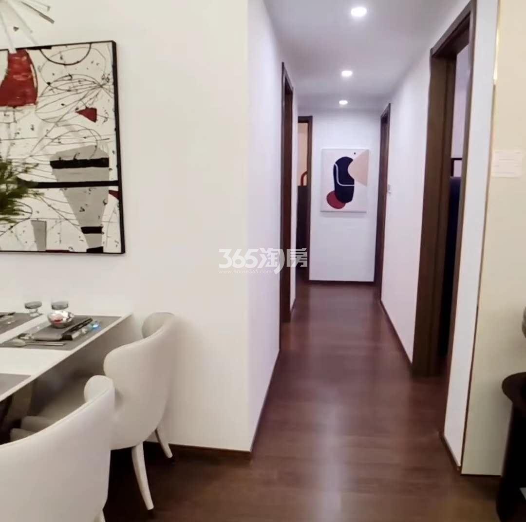 星河平江新著130㎡户型过道样板间