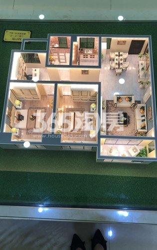 百大东城印象售楼部内96㎡户型模型实景图（2021.3.16）