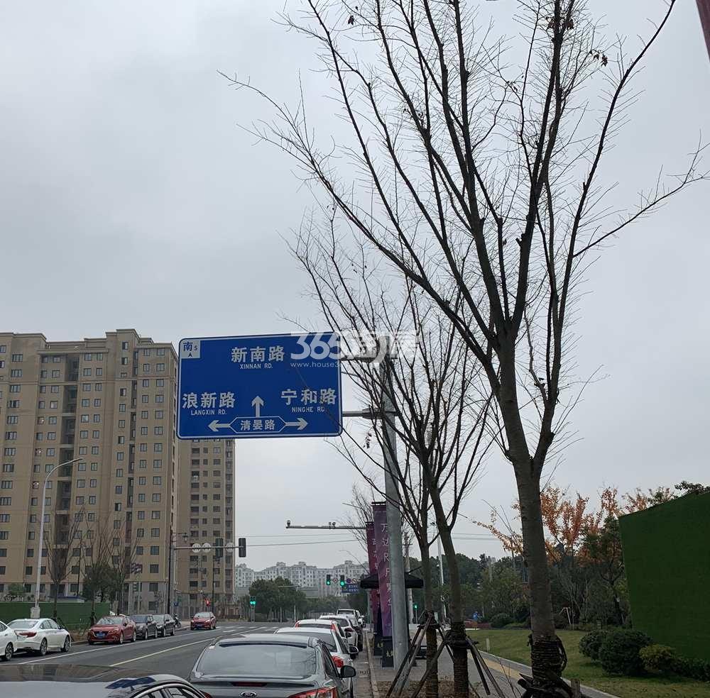 太湖雍华府周边配套——交通指路牌