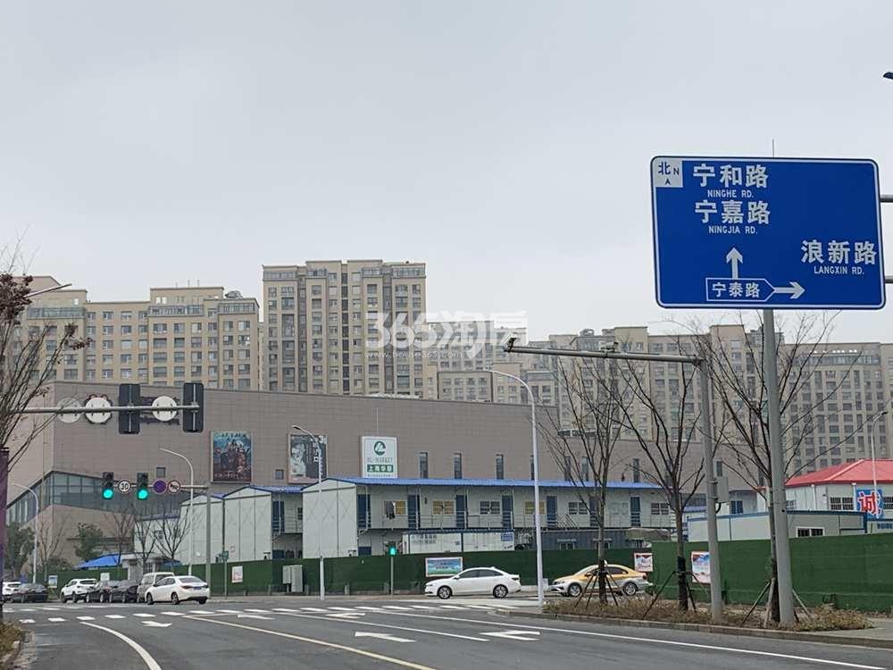 太湖雍华府周边配套——交通指路牌