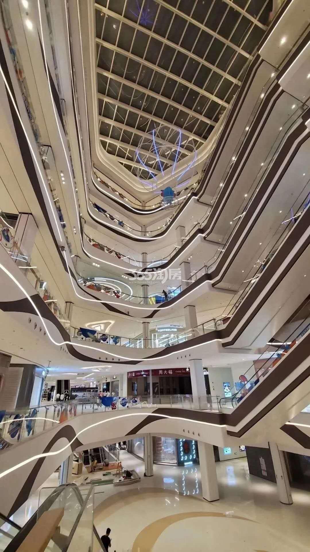 花样年花好园周边商业配套—龙湖天街内景（9.24）