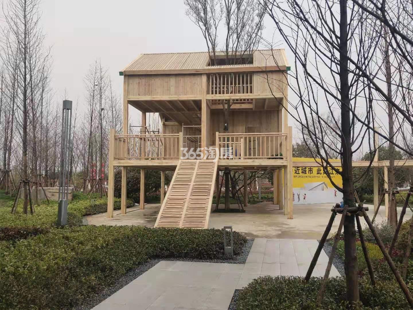 港龙旭辉城市江来示范区外部休闲区实景图（2020.3.21）